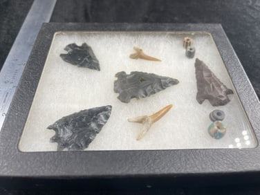 Arrowheads & Riker Frame IS Included