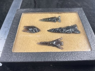 Arrowheads & Riker Frame IS Included