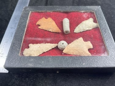 Arrowheads & Riker Frame IS Included