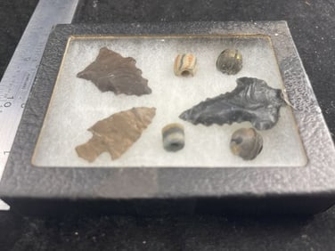 Arrowheads & Riker Frame IS Included