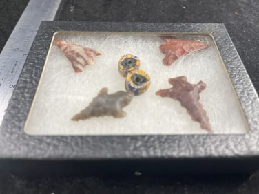 Arrowheads & Riker Frame IS Included