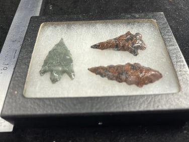 Arrowheads & Riker Frame IS Included