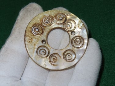 2 & 1/8" Ornate Shell Pendant Indian Artifact Arrowhead