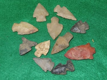 lot of common points Indian Artifact Arrowhead