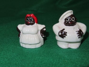 2 & 1/4" Antique Salt & Pepper Shakers Indian Artifact Arrowhead