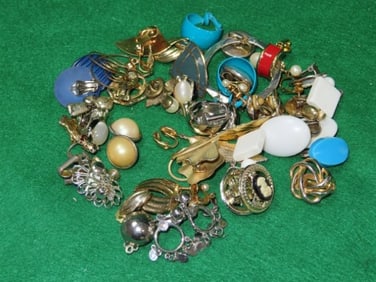 lot of costume jewlery