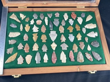 Frame of exceptional Arrowheads from the life-time collection of Michael Knabe frame IS included