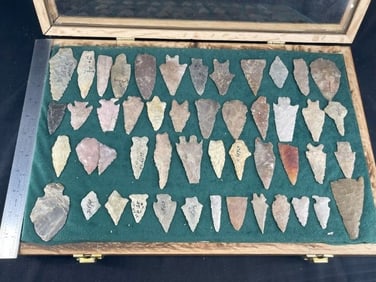 Frame of exceptional Arrowheads from the life-time collection of Michael Knabe frame IS included