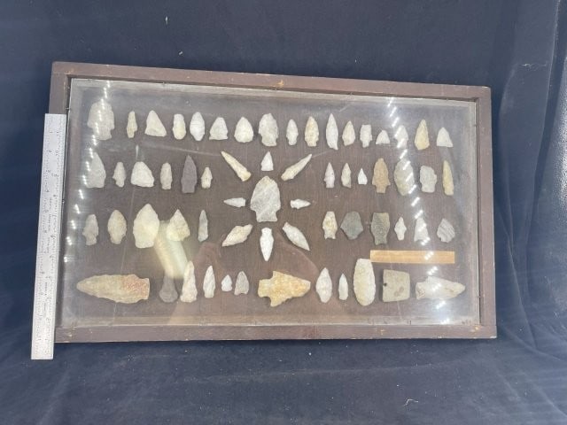 Frame of exceptional Arrowheads from the life-time collection of Michael Knabe frame IS included: Frame of exceptional Arrowheads from the life-time collection of Michael Knabe frame IS included KEY WORDS: INDIAN ARTIFACT ARTIFACTS ARROWHEAD ARROWHEADS NATIVE AMERICAN MISSISSIPPIAN QUAPAW CADDO PO