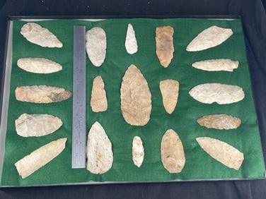 Frame of exceptional Arrowheads from the life-time collection of Michael Knabe frame IS included
