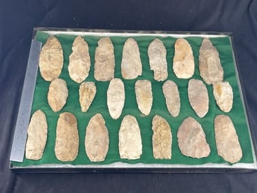 Frame of exceptional Arrowheads from the life-time collection of Michael Knabe frame IS included