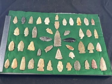 Frame of exceptional Arrowheads from the life-time collection of Michael Knabe frame IS included