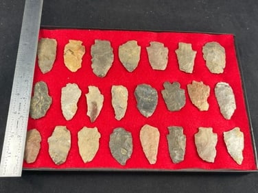 Frame of exceptional Arrowheads from the life-time collection of Michael Knabe frame IS included