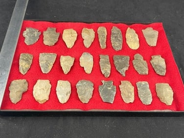 Frame of exceptional Arrowheads from the life-time collection of Michael Knabe frame IS included