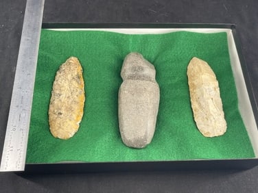 Frame of exceptional Arrowheads from the life-time collection of Michael Knabe frame IS included