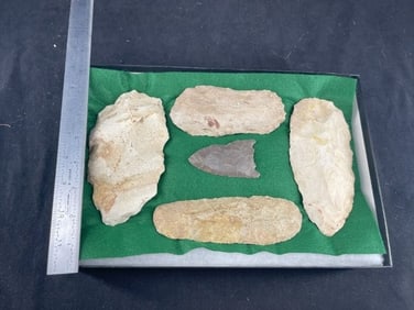 Frame of exceptional Arrowheads from the life-time collection of Michael Knabe frame IS included