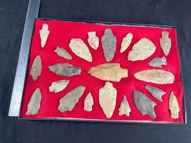 Frame of exceptional Arrowheads from the life-time collection of Michael Knabe frame IS included
