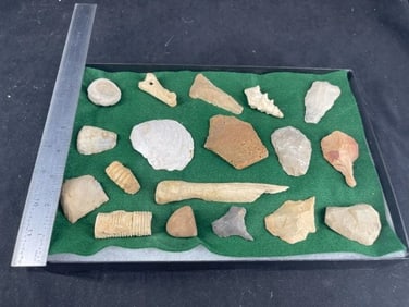Frame of exceptional Arrowheads from the life-time collection of Michael Knabe frame IS included