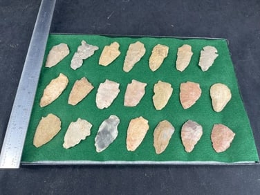 Frame of exceptional Arrowheads from the life-time collection of Michael Knabe frame IS included