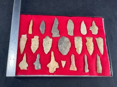 Frame of exceptional Arrowheads from the life-time collection of Michael Knabe frame IS included