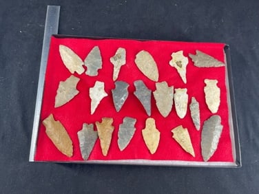Frame of exceptional Arrowheads from the life-time collection of Michael Knabe frame IS included