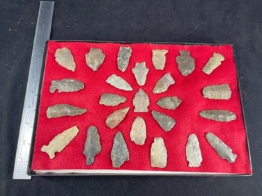 Frame of exceptional Arrowheads from the life-time collection of Michael Knabe frame IS included