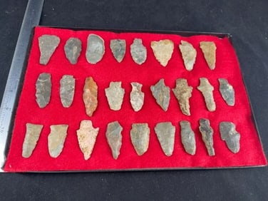 Frame of exceptional Arrowheads from the life-time collection of Michael Knabe frame IS included