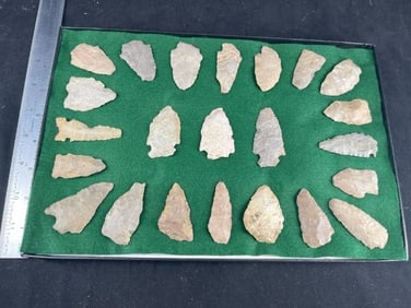 Frame of exceptional Arrowheads from the life-time collection of Michael Knabe frame IS included