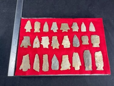 Frame of exceptional Arrowheads from the life-time collection of Michael Knabe frame IS included