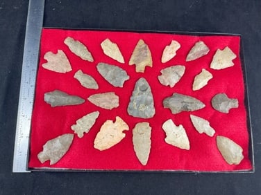 Frame of exceptional Arrowheads from the life-time collection of Michael Knabe frame IS included