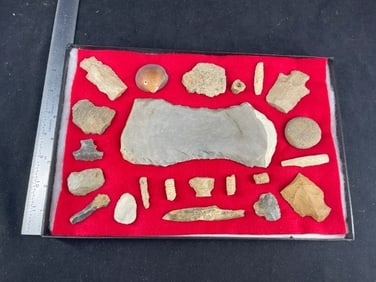 Frame of exceptional Arrowheads from the life-time collection of Michael Knabe frame IS included