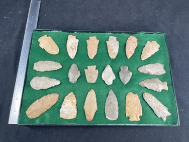 Frame of exceptional Arrowheads from the life-time collection of Michael Knabe frame IS included