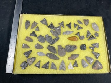 Frame of exceptional Arrowheads from the life-time collection of Michael Knabe frame IS included