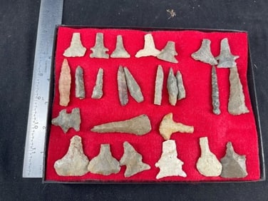 Frame of exceptional Arrowheads from the life-time collection of Michael Knabe frame IS included