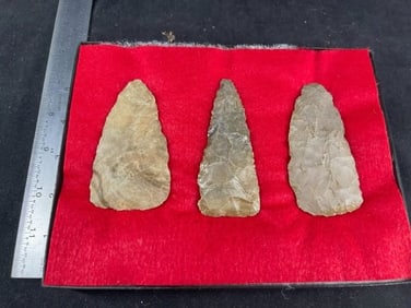 Frame of exceptional Arrowheads from the life-time collection of Michael Knabe frame IS included