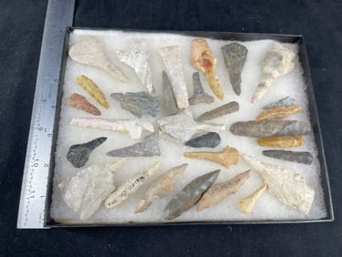 Frame of exceptional Arrowheads from the life-time collection of Michael Knabe frame IS included