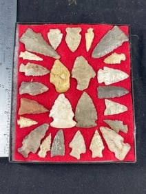 Frame of exceptional Arrowheads from the life-time collection of Michael Knabe frame IS included