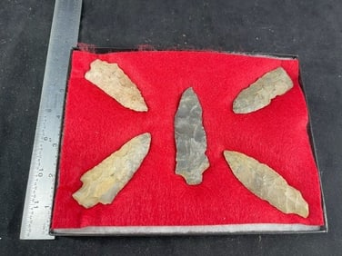 Frame of exceptional Arrowheads from the life-time collection of Michael Knabe frame IS included