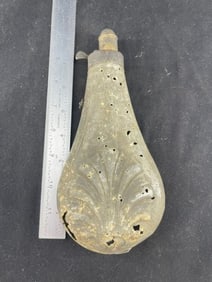 Medal Powder Horn with damage Indian Artifact Arrowhead