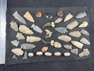 Group of Arrowheads, etc Indian Artifact Arrowhead