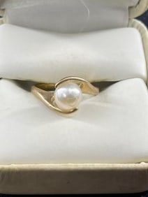 10K Carat 3.2G size 7 Gold Ring