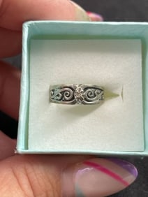 10K Carat 1.9G size 4 Gold Ring