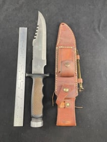 1990 Large well made Hunting Knife with Leather Scabbard