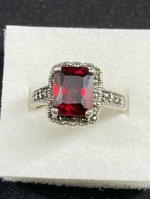 925 Sterling Silver Ring size 9