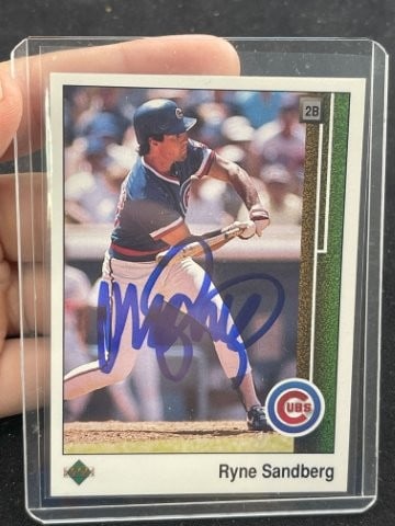1989 Upperdeck Ryne Sandberg Hand Signed Authentic Autograph Baseball Card (1 of 2)