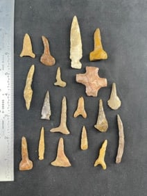 Group of Very nice Arrow Points Indian Artifact Arrowhead