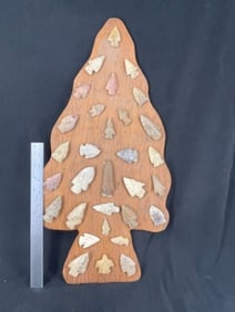 Very Nice Arrowheads glued on frame in shape of arrowhead Indian Artifact Arrowhead