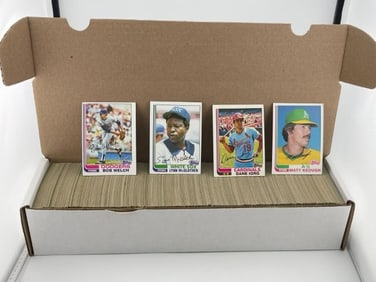 Box of 1982 Topps Very Good Condition lots of duplicates Baseball cards
