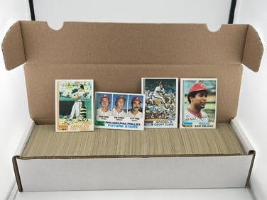 Box of 1982 Topps Very Good Condition lots of duplicates Baseball cards
