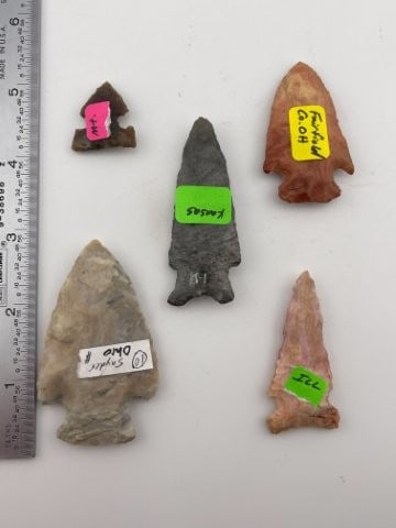 Group of Very Nice Arrow Points: KEY WORDS: INDIAN ARTIFACT ARTIFACTS ARROWHEAD ARROWHEADS NATIVE AMERICAN MISSISSIPPIAN QUAPAW CADDO POTTERY COINS MORGAN DOLLAR PEACE DOLLAR SILVER COINS Arkansas. Now taking in consignments for pre-